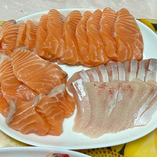 刺身盛り合わせ(トラウトサーモン、ぶり)(ベルクス 東墨田店)