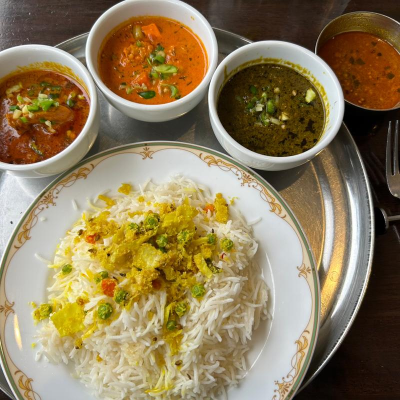 3種のカレーセット(カーンケバブビリヤニ)