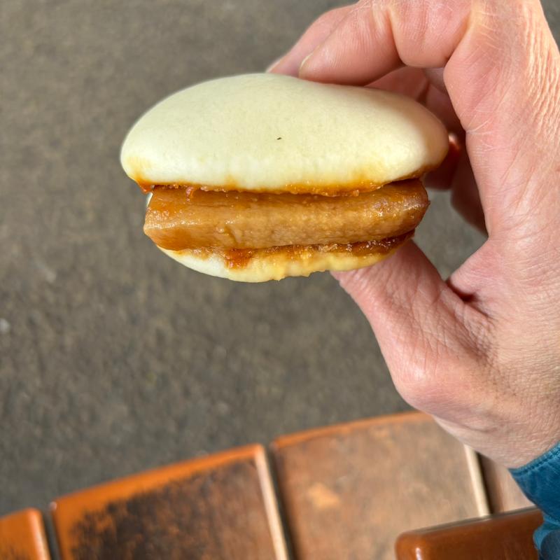 豚の角煮まん(岩崎本舗 本店 )