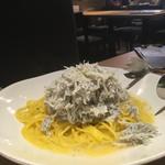 釜揚げしらすのペペロンチーノ(Italian Kitchen VANSAN 金町店)