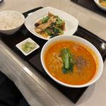 麺定食(豚肉と卵のオイスターソース炒め)