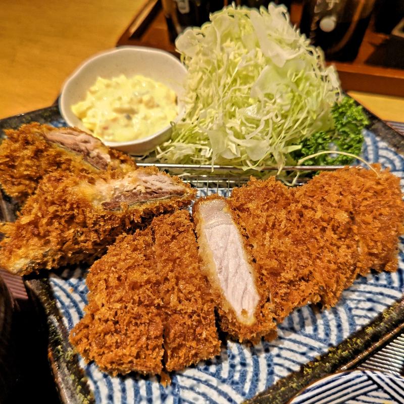 ぶりフライ&ロースカツ定食(とんかつ馬車道さくら 本店)