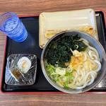 かけうどん、サラダ巻き、ちくわ天(こがね製麺所 岡山玉野店)