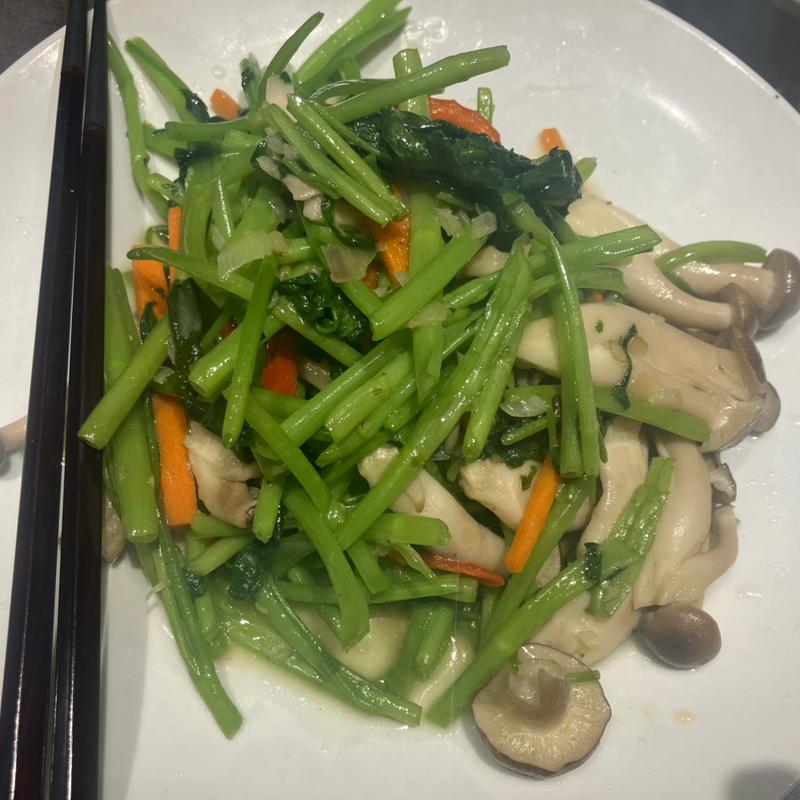 空芯菜の炒め物(香港式飲茶・新中国料理チャイナムーン 新宿店)