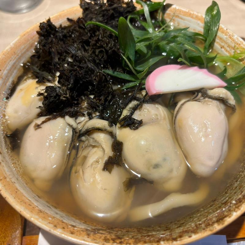 相生牡蠣と黒ばら海苔の磯香るうどん(ひだりうま )