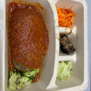 チリハンバーグステーキ(ナッシュ株式会社)