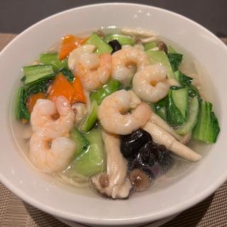 えびのスープそば(中国飯店 倶楽湾)