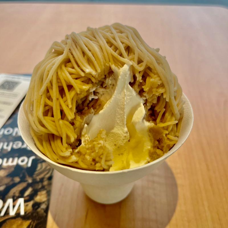 和栗の生搾りモンブランソフト(道の駅なないろ・ななえ)