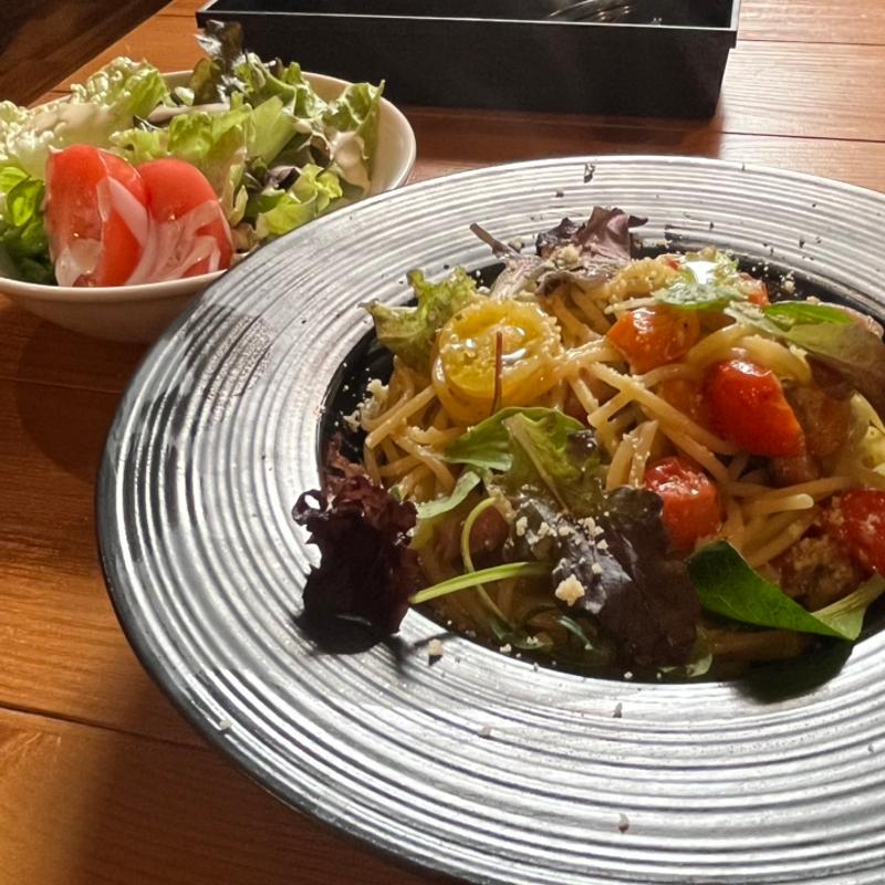 ベーコンとフレッシュトマトのバジルソース(創作イタリアン-悟-)