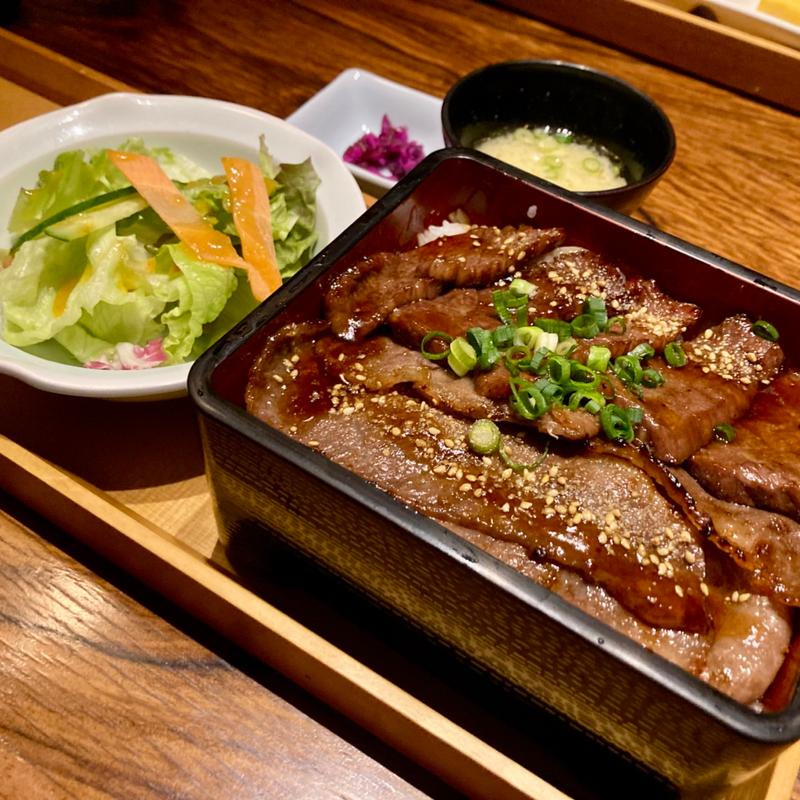 カルビ・ハラミ重(松庵 韓菜房 栄大津通店)