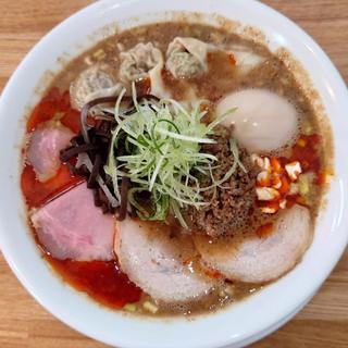 担々麺  チャーシュー ワンタン 味玉