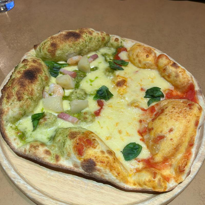 ピッツァハーフ&ハーフ マルゲリータ&ジェノベーゼ(ジョリーパスタ 生駒店 )