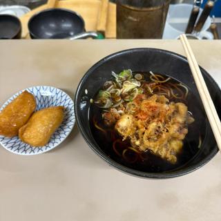ゲソ天そば　いなり2コ