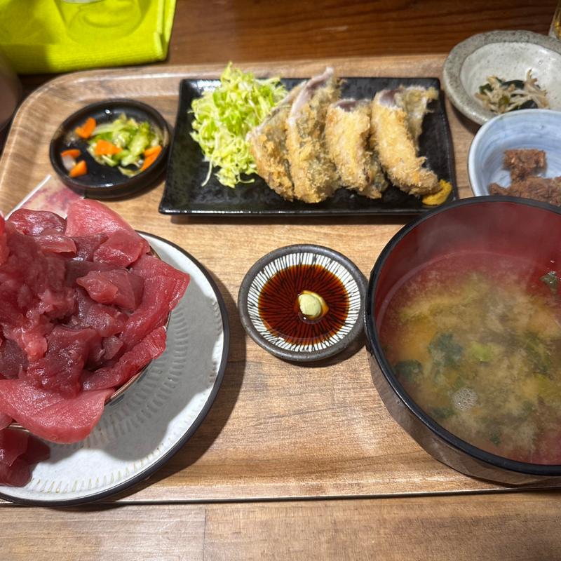 生マグロ丼(銚子直送鮮魚 魚食堂「さかなめし」 流山おおたかの森)