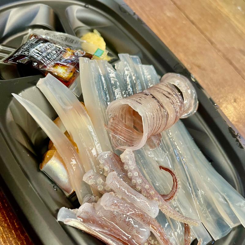 活イカ刺し(函館朝市 駅二市場)