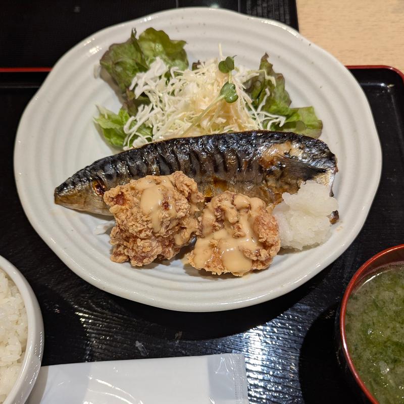 鯖塩焼きと鶏唐揚げ(赤坂 まえ田)