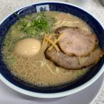 煮玉子入りラーメン