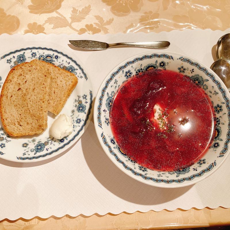 ボルシチ、黒パン(スメターナ)