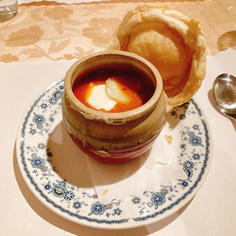 大きいつぼ焼き（豚肉と野菜のトマトサワークリーム煮入り）(スメターナ)