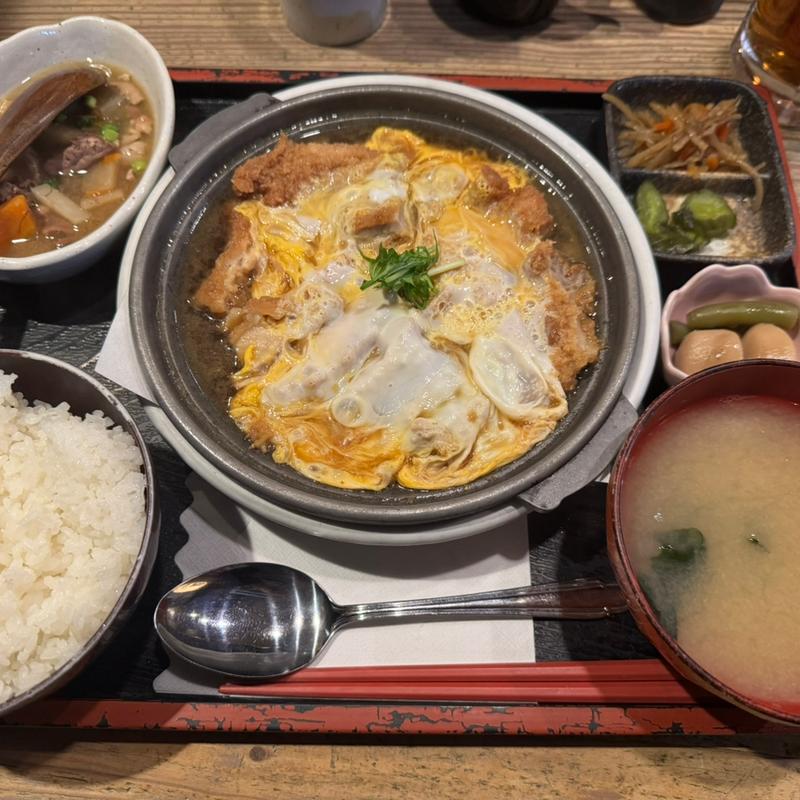 カツ煮定食：煮込(鳥一 外苑前店 （とりいち）)