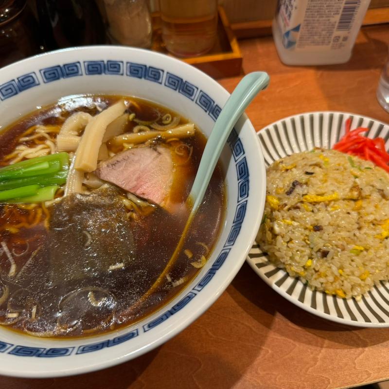 ラーメン半炒飯(珍来亭)
