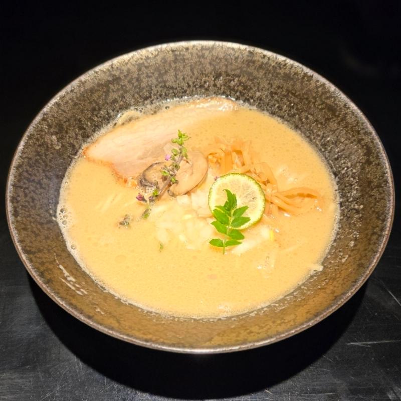 牡蠣白湯 『koeru』並(牡蠣ラーメン NEXT□（ネクストしかく）)