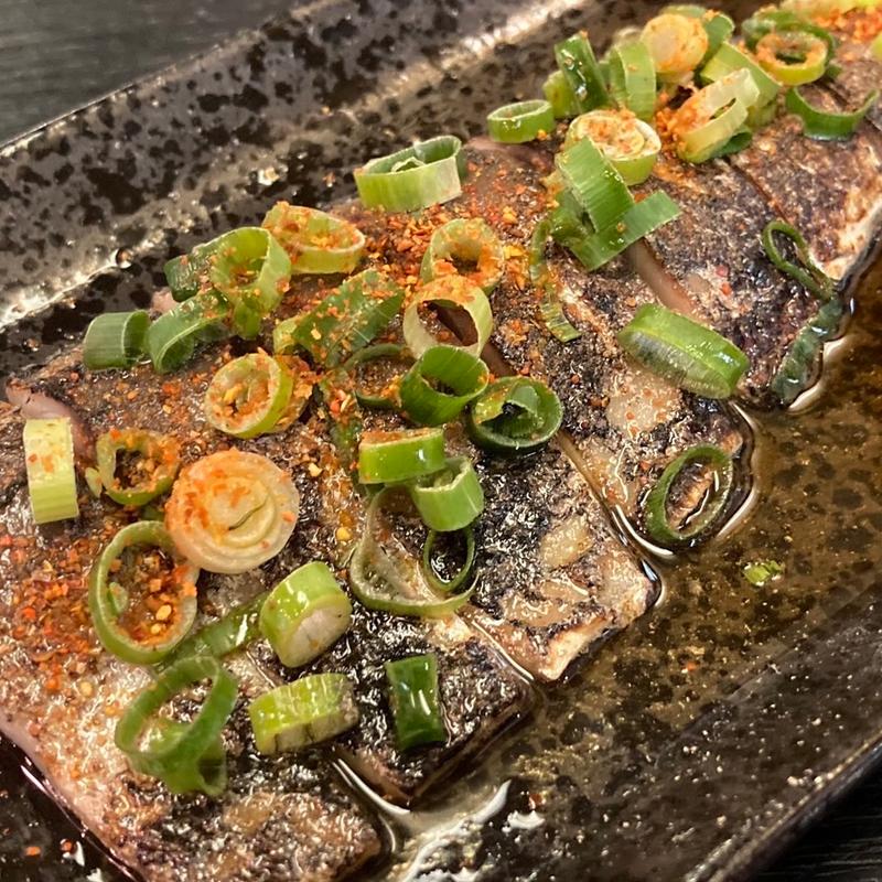 炙りシメサバ(酒々菜々 遊た～ん 南森町店)