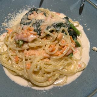 サーモンとほうれん草のクリームソース(きりん)