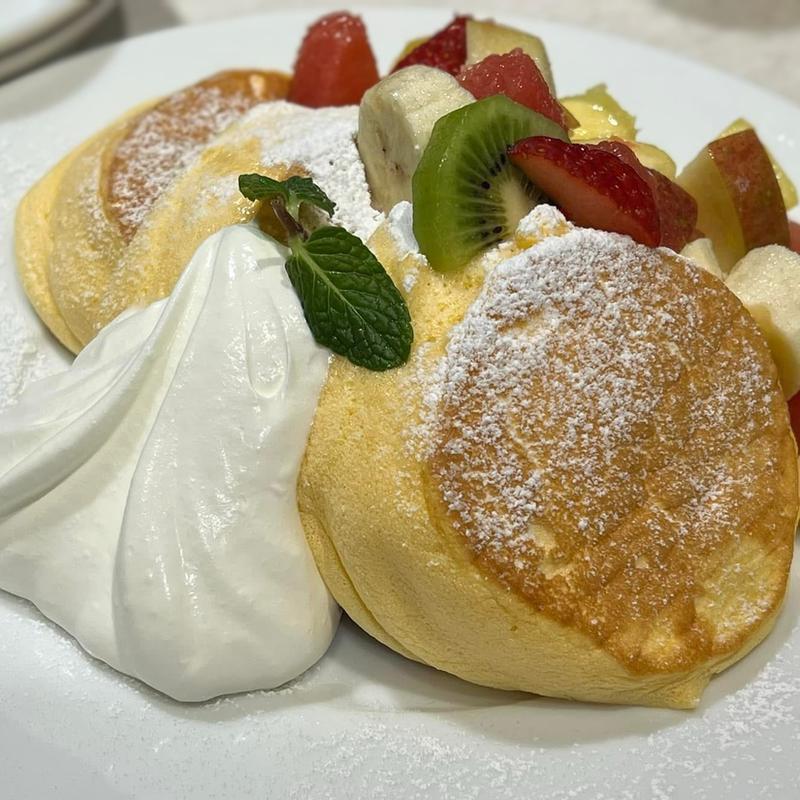 季節のフレッシュフルーツパンケーキ(幸せのパンケーキ 吉祥寺店)