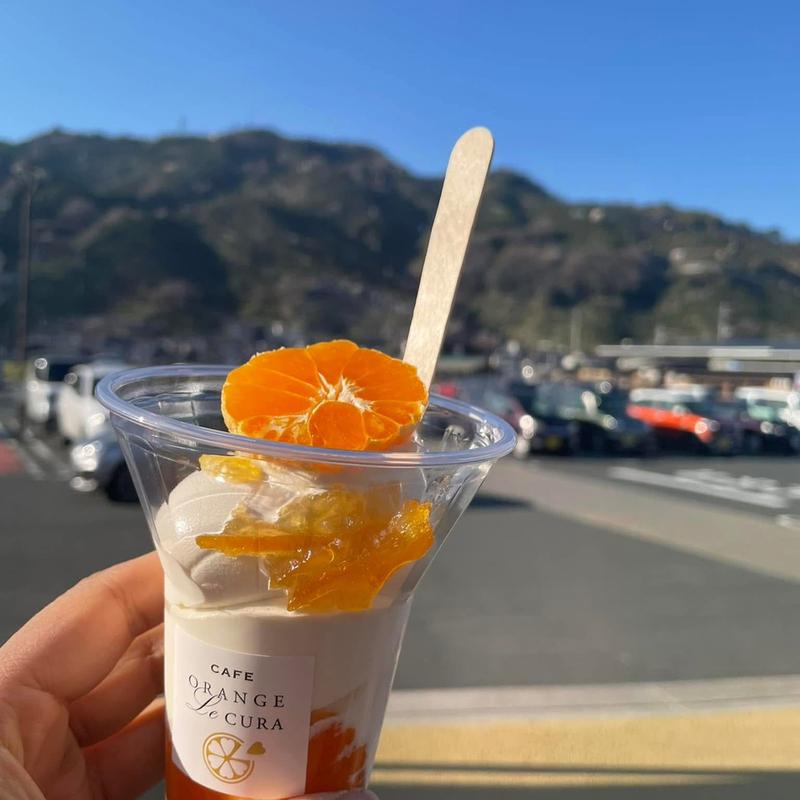 みかんソフト(道の駅 八幡浜みなっと)