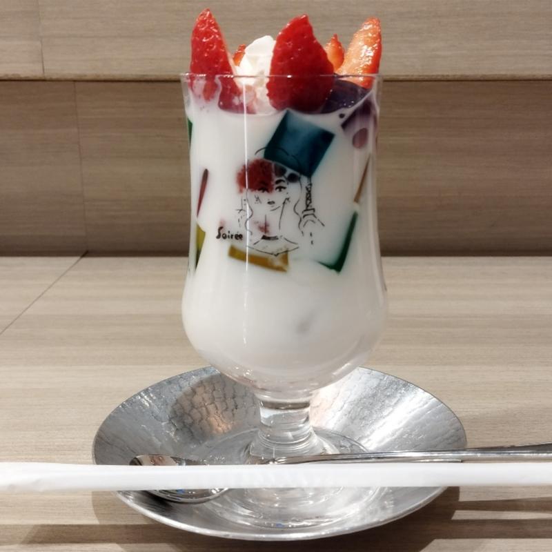 ゼリーいちごミルク(喫茶 ソワレ)