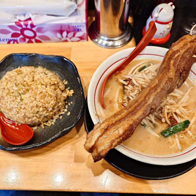 台湾ラーメンチャーハンセット、大肉叉焼トッピング(台湾ラーメン 江楽 名駅店)