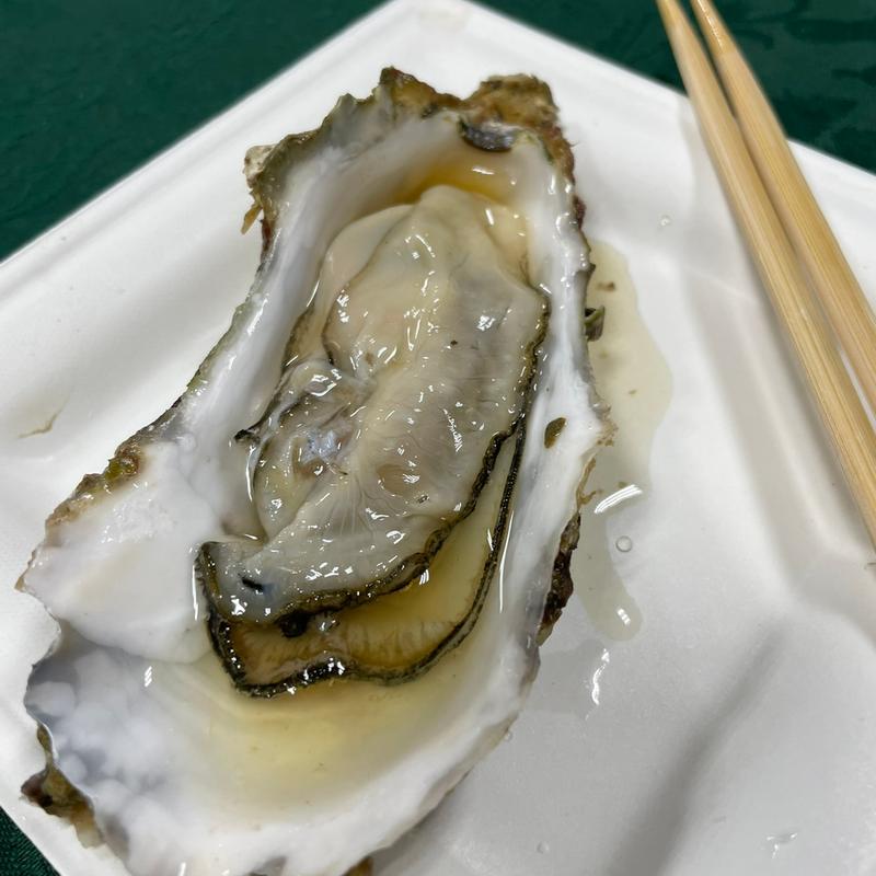 牡蠣の殻焼き(二八屋食堂 )