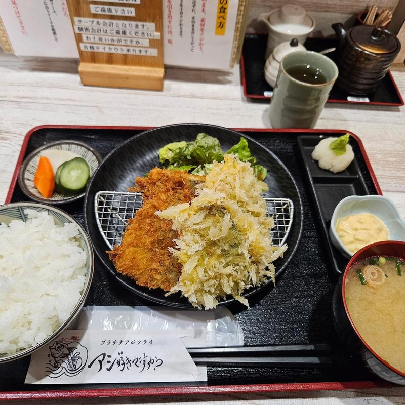食べ比べアジフライ定食(アジ好きですか？)