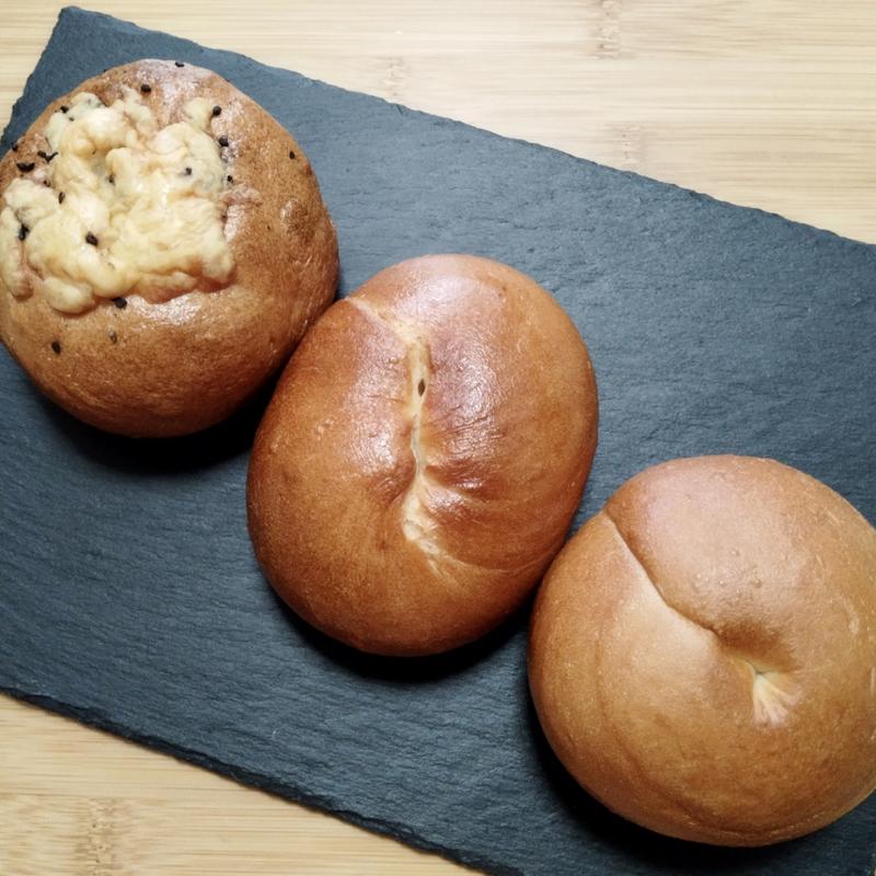 プレーン(ふか、むぎゅ)、花椒(ホワジャオ)＆チーズ(もち)(Tecona bagel 自由が丘)