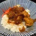 肉煮込みごはん (支那ソバ　小むろ )