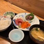 刺身盛り合わせ(つのはず食堂)
