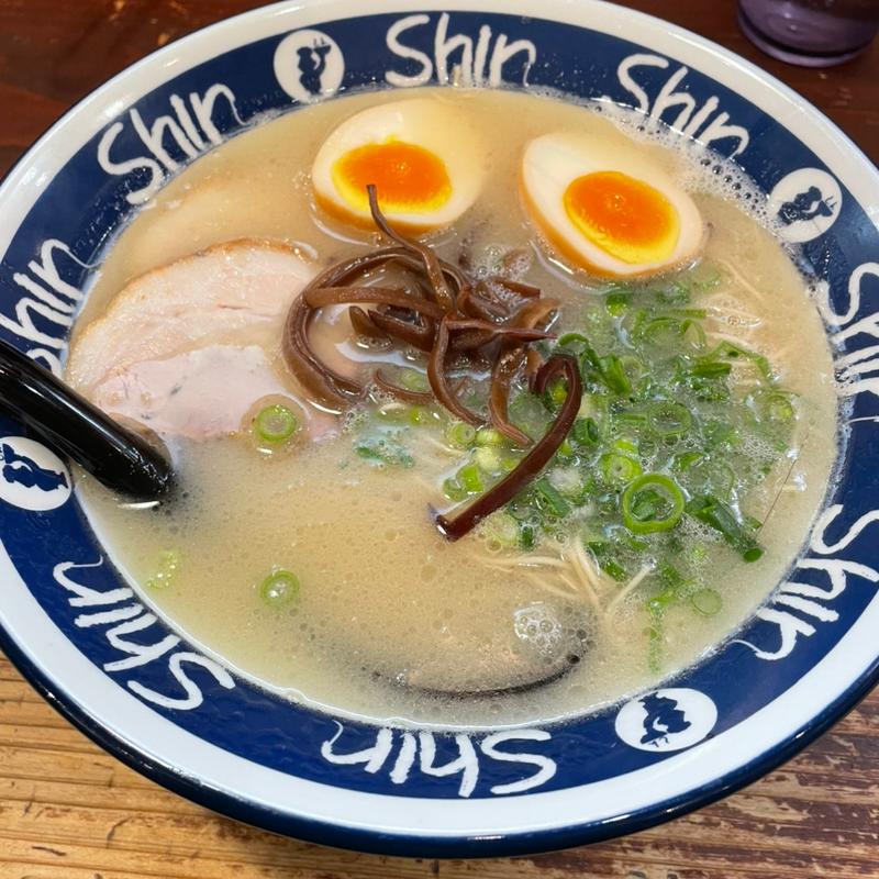 煮玉子入りラーメン(博多らーめんShin-Shin KITTE博多店)