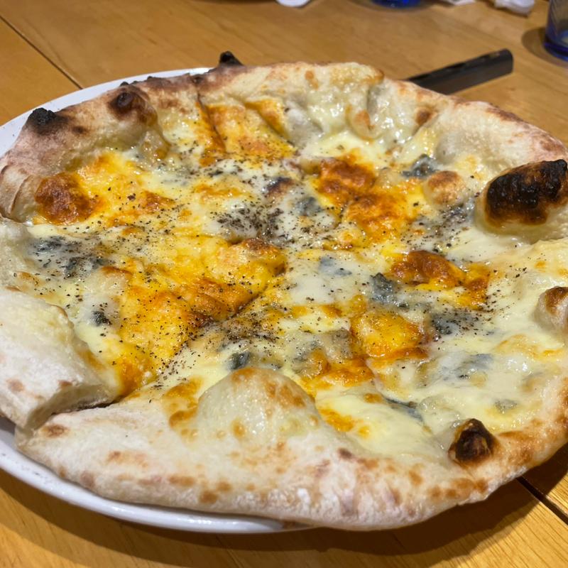 4種のチーズのピザ(レストラン ル ヴェール)