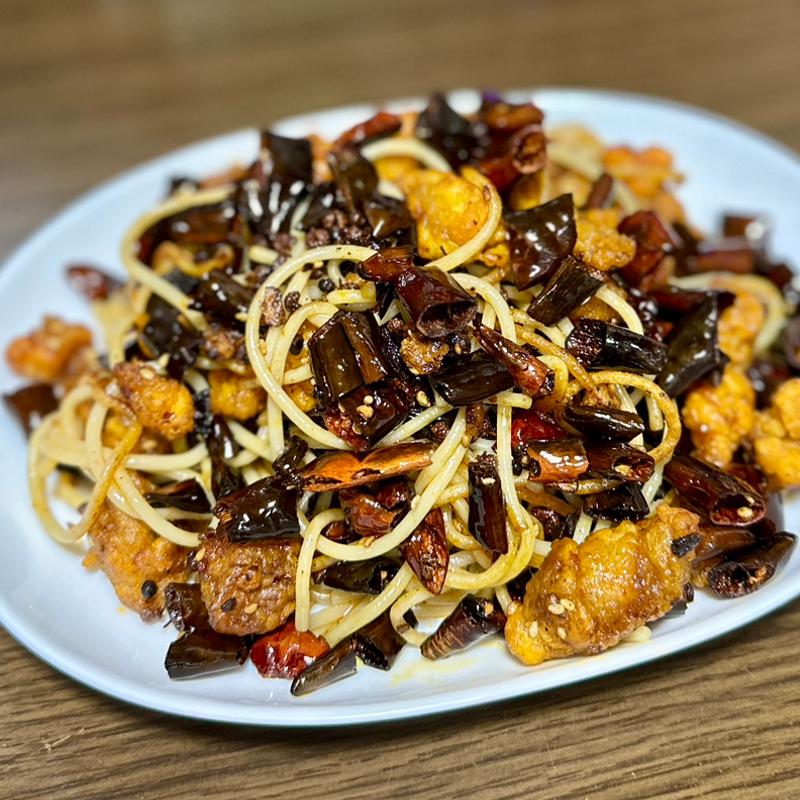 鶏肉の四川風パスタ(全家福)