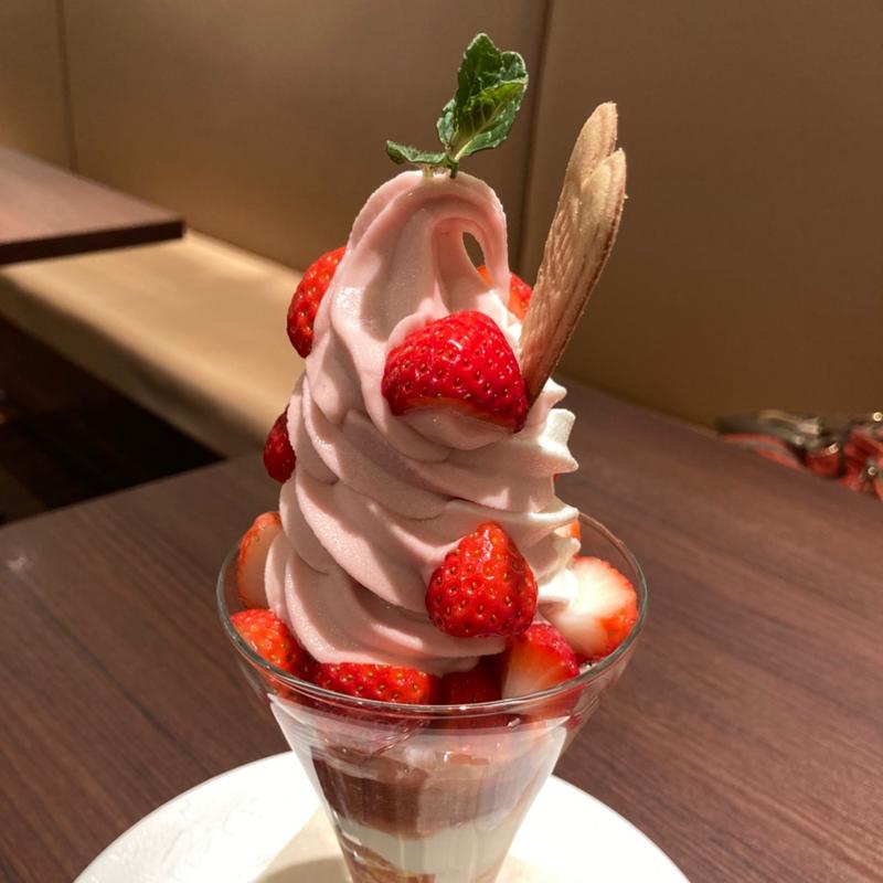 いちごパフェ(ル・フカサク )