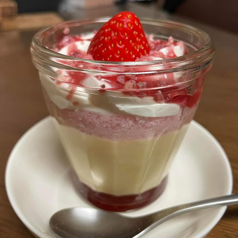 イチゴのプリンパフェ(モロゾフ 玉川ショップ店 )
