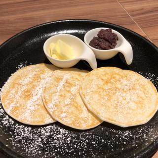 新食感！米粉のもちもちパンケーキ（粒あん&バター）