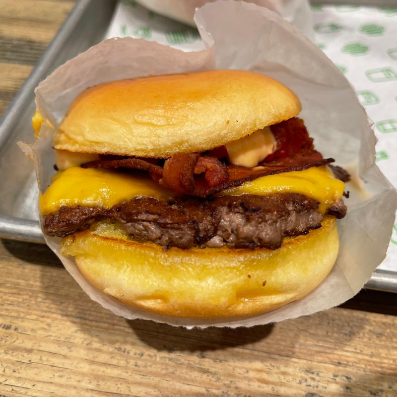 スモークシャック(シェイクシャック 外苑いちょう並木)