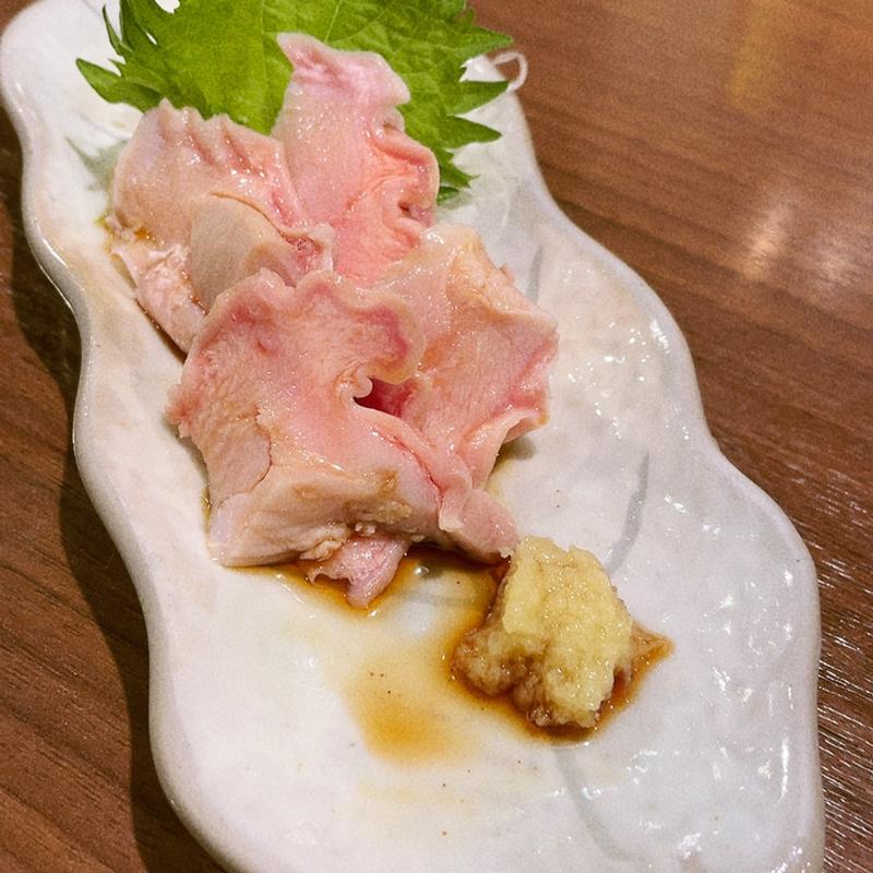 ガツ刺身(もつ処 やまり)