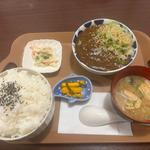 もつ煮込み定食　カレー味(もつやま食堂)