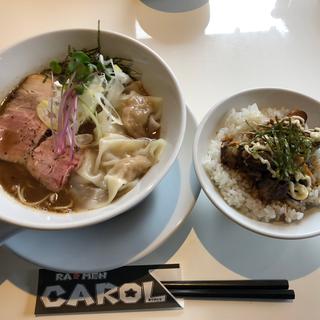 UWO(ラーメンキャロル （RAMEN CAROL）)