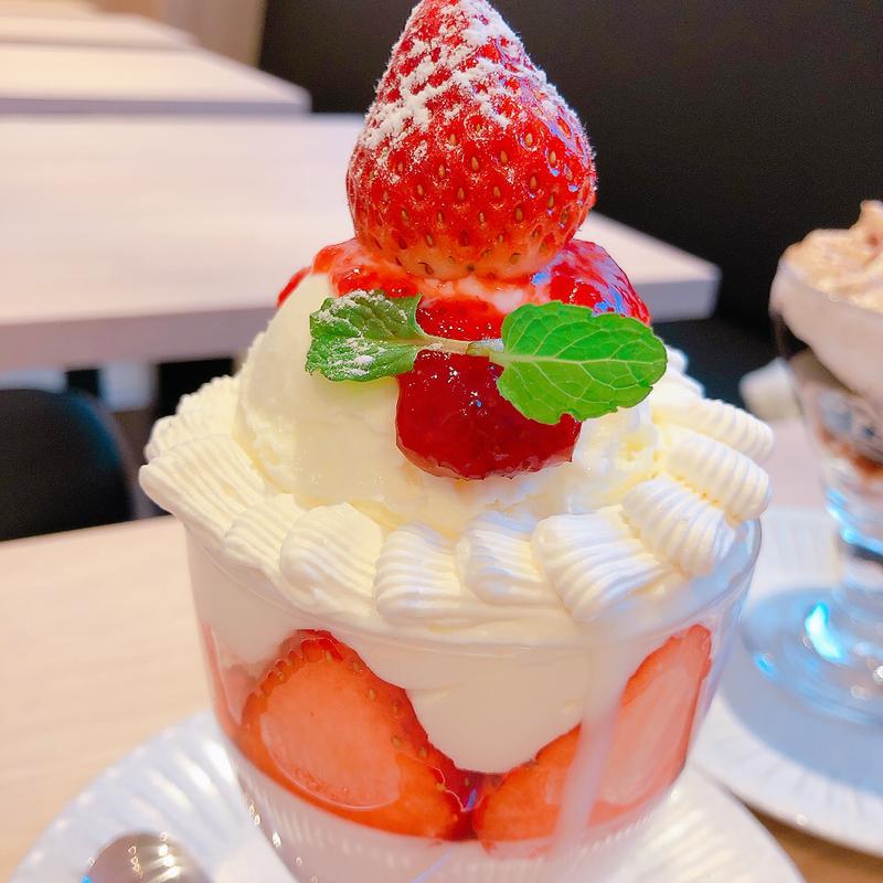 ストロベリーパフェ(札幌らーめん 輝風 すすきの店)