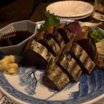【藁焼き】売切れ御免！特選ポン酢で食す！かつをのタタキポン酢(牡蠣と燻屋かつを 赤羽店)