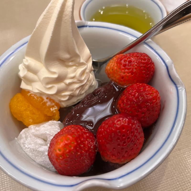 苺クリームあんみつ(あんみつ みはし 東京駅一番街店)